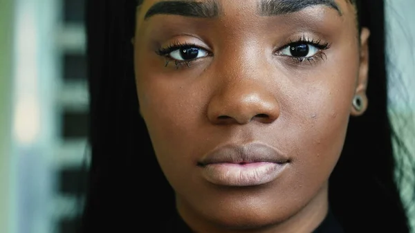 Portrait Black Latina Girl Face Close Looking Camera — Stockfoto