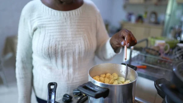 Brazilian Older Person Cooking Home Senior Black Woman Preparing Food — Stockfoto