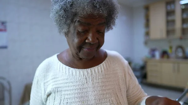 Brazilian Older Person Cooking Home Senior Black Woman Preparing Food — Stock Photo, Image