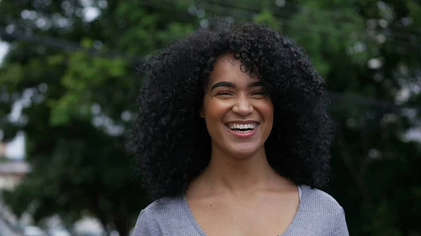 Mujer Joven Riendo Sonriendo Persona Feliz — Foto de Stock