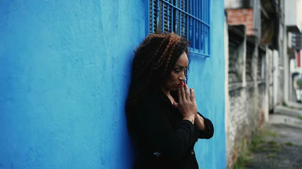 African Woman Praying Leaning Wall Street Having Faith Hope — Stockfoto