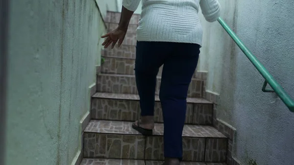 Older Woman Going Stairs Home Arriving House — Stock fotografie