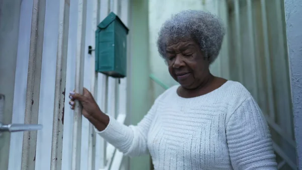 Senior Black Woman Leaving House Person Opening Front Door — Stock Photo, Image