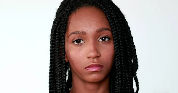 Portrait Young Teen Black Girl Looking Camera — kuvapankkivalokuva