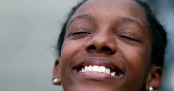 Meditative Young Teen Black Girl Closing Eyes Contemplation Closeup Face — Stockfoto