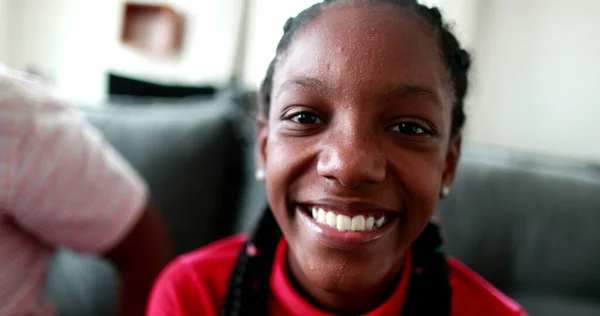 Happy Teen Black African Girl Smiling — Zdjęcie stockowe