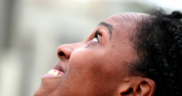 Black African Woman Close Face Looking Sky Feeling Happy — Fotografia de Stock