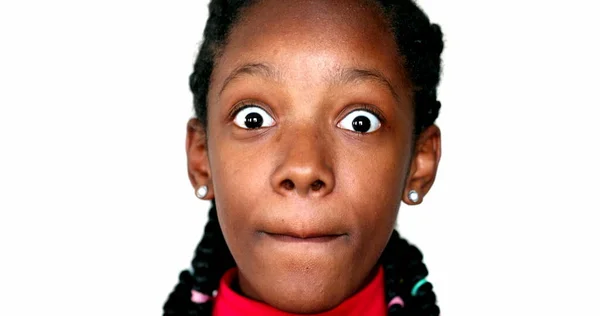 Afrikalı Bir Kızın Sürpriz Tepkisi Siyah Genç Bir Kadının Yakın — Stok fotoğraf