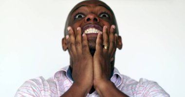 Umutsuz Afrikalı adam yakın çekim duygusal stres tepkisi