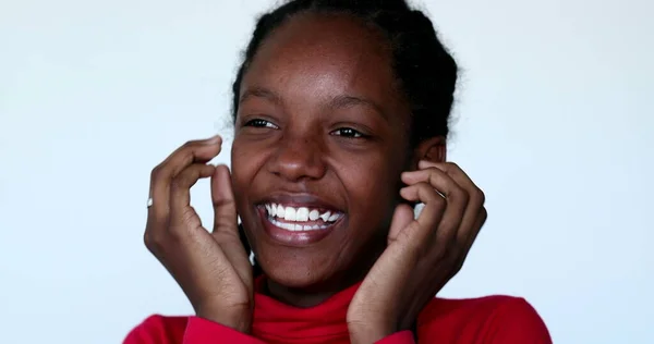 Menina Negra Rindo Incontrolavelmente Africano Adolescente Vida Real Rir Sorrir — Fotografia de Stock