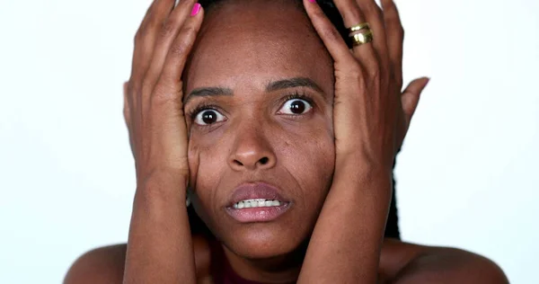 Mulher Negra Africana Ansiosa Reagindo Notícias Horríveis Com Horror Choque — Fotografia de Stock