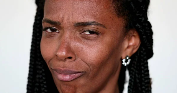 Femme Africaine Grimaçant Faire Des Grimaces Drôles Caméra Portrait Amusant — Photo