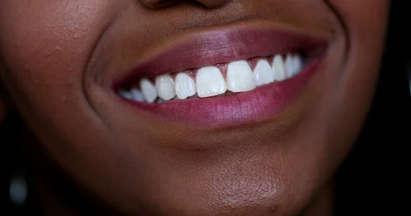 African Ethnicity Teen Girl Smiling Close Mouth — Φωτογραφία Αρχείου