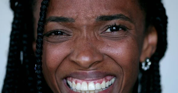Afrikanische Schwarze Frau Weint Verzweifelt Depressive Stimmung Schwankt Zwischen Emotionaler — Stockfoto
