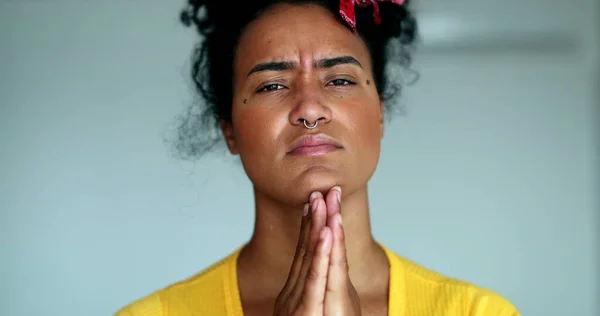Mujer Negra Joven Ansiosa Sintiendo Ansiedad Depresión — Foto de Stock