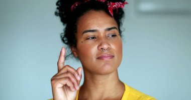 Karışık ırk kadını probleme çözüm buluyor, siyah kız eureka anı