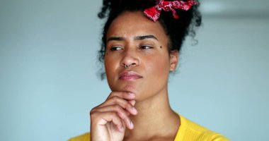 Karışık ırk kadını probleme çözüm buluyor, siyah kız eureka anı