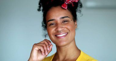 Siyahi kadınların yaratıcı fikirleri vardır.