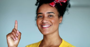 Siyahi kadınların yaratıcı fikirleri vardır.