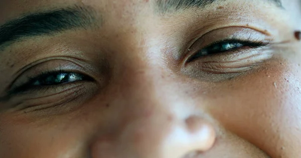 Macro Primer Plano Negro Persona Ojos Mirando Cámara —  Fotos de Stock