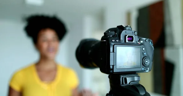Tela Câmera Gravando Uma Blogueira Mulher Negra — Fotografia de Stock