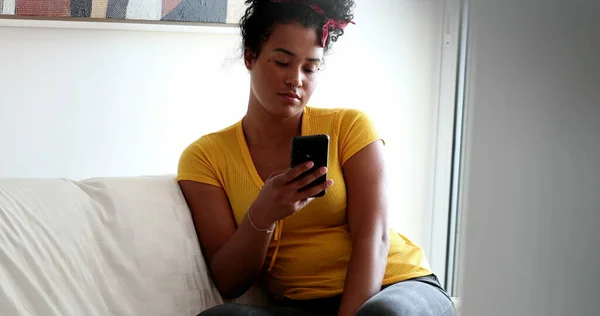 Casual Young Woman Texting Cellphone Home Couch — Foto Stock