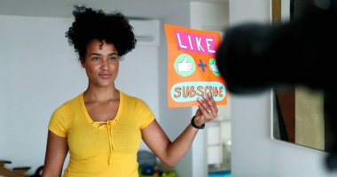 Vlog yazarı üye olmak ve sosyal medyada takip etmek istiyor