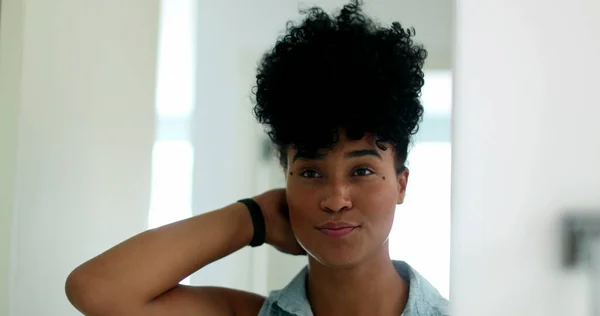 Young Black Woman Looking Herself Mirror Adjusting Hair — Stock Fotó