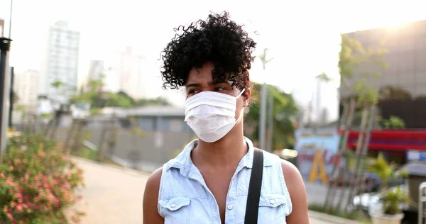 Millennial Young Black Commuter Woman Walking Wearing Virus Prevention Mask — стоковое фото