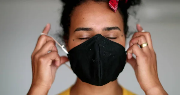 Happy Young Black Woman Taking Pandemic Mask Feeling Relief — Stock Photo, Image