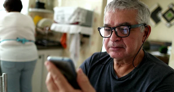 Casual Older Man Reading Content Smartphone Device Home — Stock Photo, Image