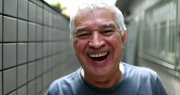 Casual Older Man Laughing Camera Real People — Stock Photo, Image