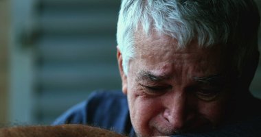 Bunalımlı son sınıf öğrencisi umutsuz zamanlarda umutla başını kaldırıyor.