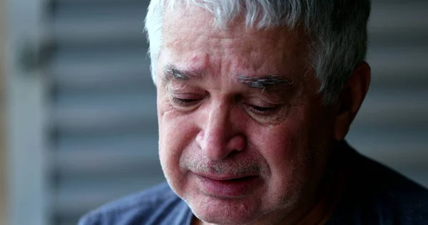 Homem Idoso Solitário Desesperado Chorando Pessoa Meia Idade Enfrentando Tragédia — Fotografia de Stock