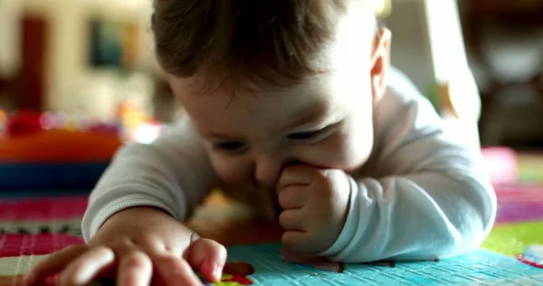 Baby Lying Floor Looking Camera Portrait Infant Face Crawling — Stock Photo, Image