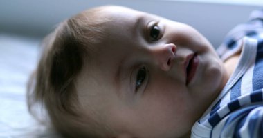 Sevimli bebek bebek bebek bebek yüzü yakın plan.