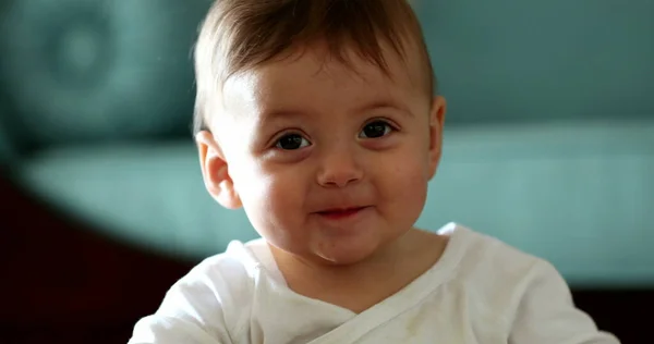 Щасливий Радісний Немовля Посміхається Сміється — стокове фото