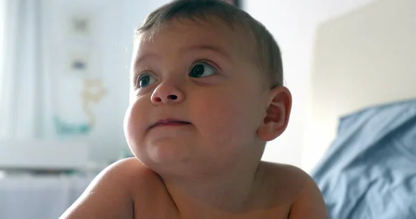 Schattig Baby Portret Liggend Bed Schattige Baby Jongen — Stockfoto