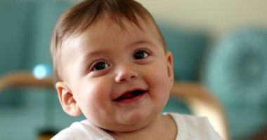 Portre bebek bebek bebek yüzü Gülümse ve gül