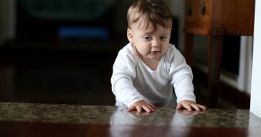 Bebek emeklemesi ev basamakları, bebek gelişimi
