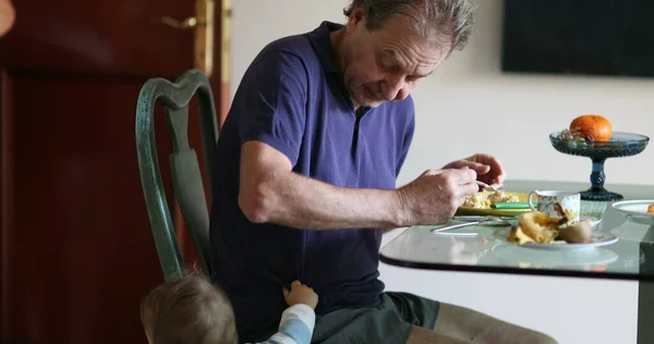 Casual Candid Family Scene Baby Holding Grandfather Chair Morning Breakfast — Foto de Stock