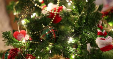 Noel ağacı, yanıp sönen ışıklarla