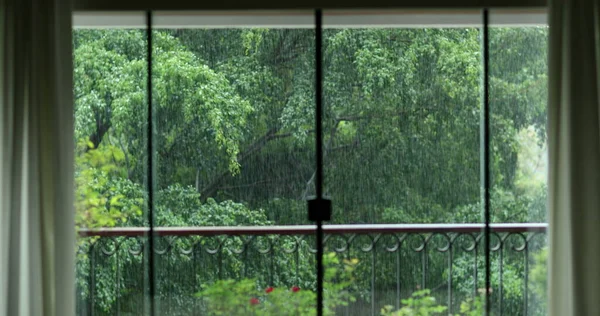 Derramando Chuva Vista Livre Janela Casa — Fotografia de Stock