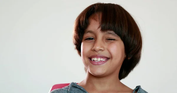 Charismatisch Mooi Kind Jongen Glimlachen Naar Camera — Stockfoto