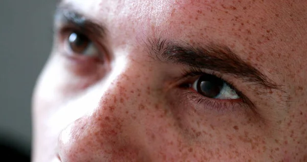 Man Opening Eyes Looking Sky Close Redhair Person Eyes — Fotografia de Stock