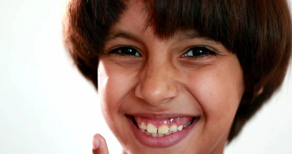 Knap Gemengd Ras Kind Portret Close Charismatische Kind Glimlach Gezicht — Stockfoto