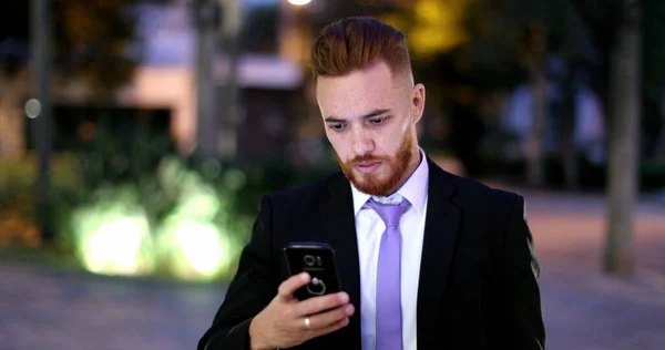 Man Wearing Suit Walking Night Looking Cellphone — Stock Fotó