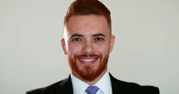 Portrait Redhead Man Smiling Camera Business Man Suit Clothing Smile — Stockfoto