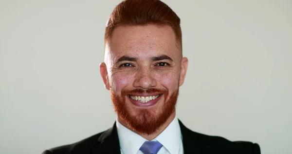 Portrait Redhead Man Smiling Camera Business Man Suit Clothing Smile — Stockfoto