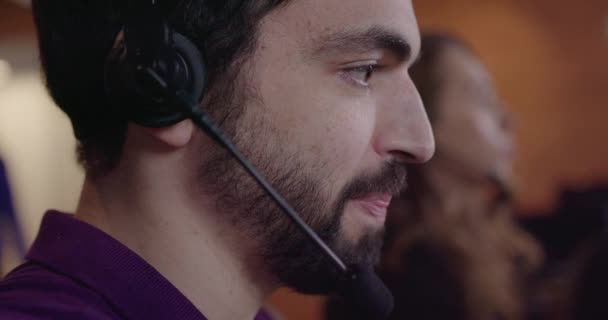 Telemarketing Staff Speaking Customer Headset — Vídeo de Stock